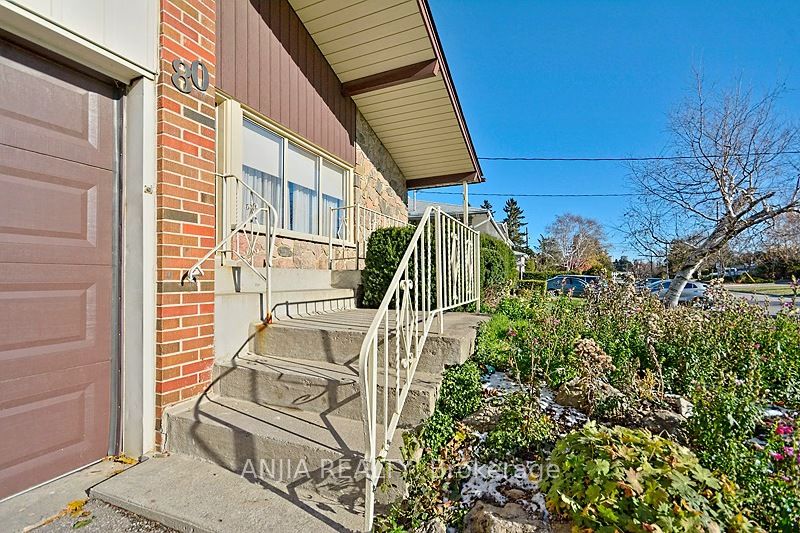 80 Alamosa Drive Upper, Toronto, ON M2J 2N9 photo 2