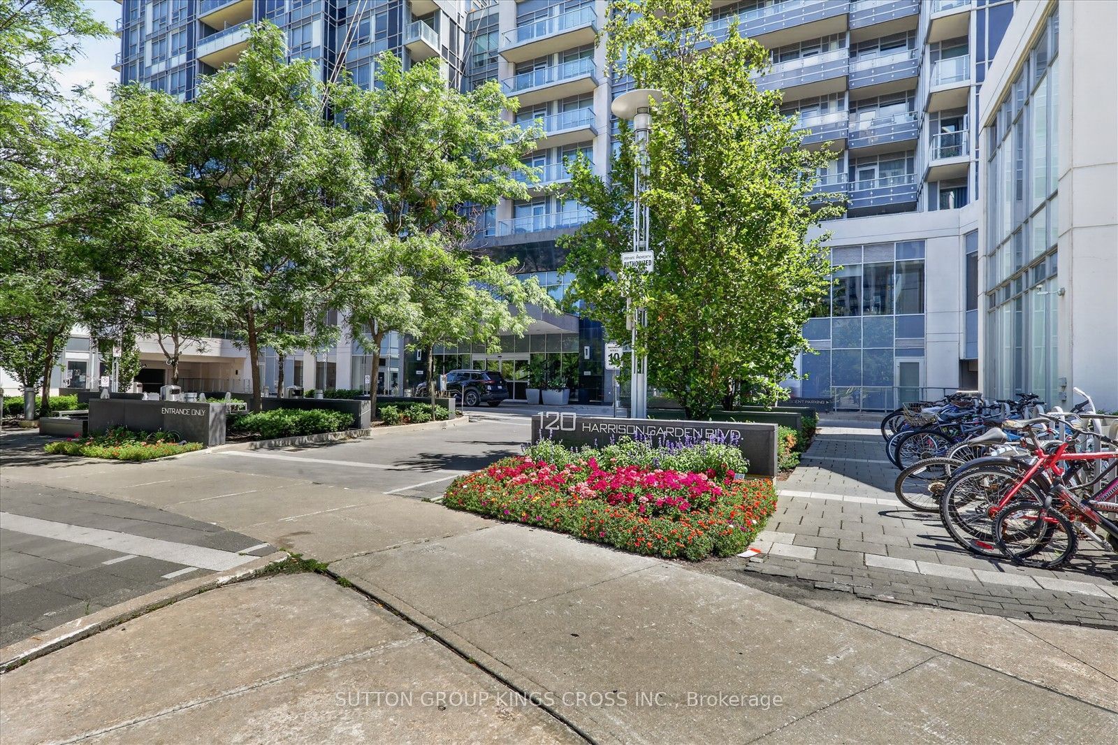 120 Harrison Garden Boulevard 317, Toronto, ON M2N 0H1 photo 3
