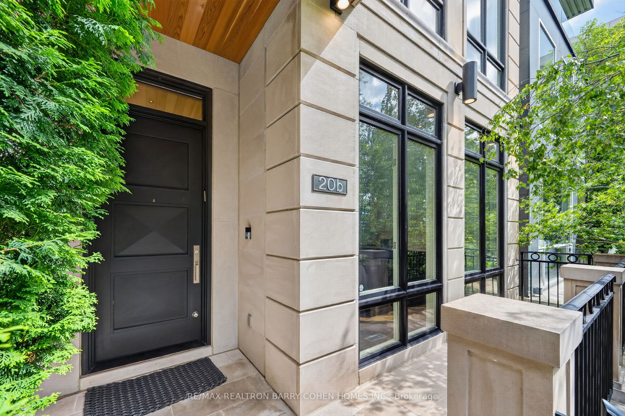 20B Woodlawn Avenue W, Toronto, ON M4V 1G7 photo 2