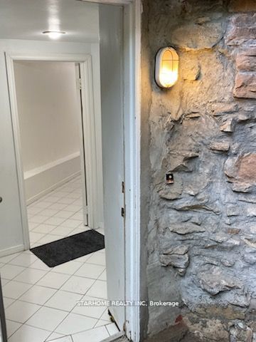 17 Henry Street Bsmt, Toronto, ON M5T 1W9 photo 2