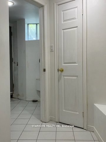 17 Henry Street Bsmt, Toronto, ON M5T 1W9 photo 4