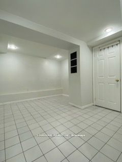 17 Henry Street Bsmt, Toronto, ON M5T 1W9 photo 5