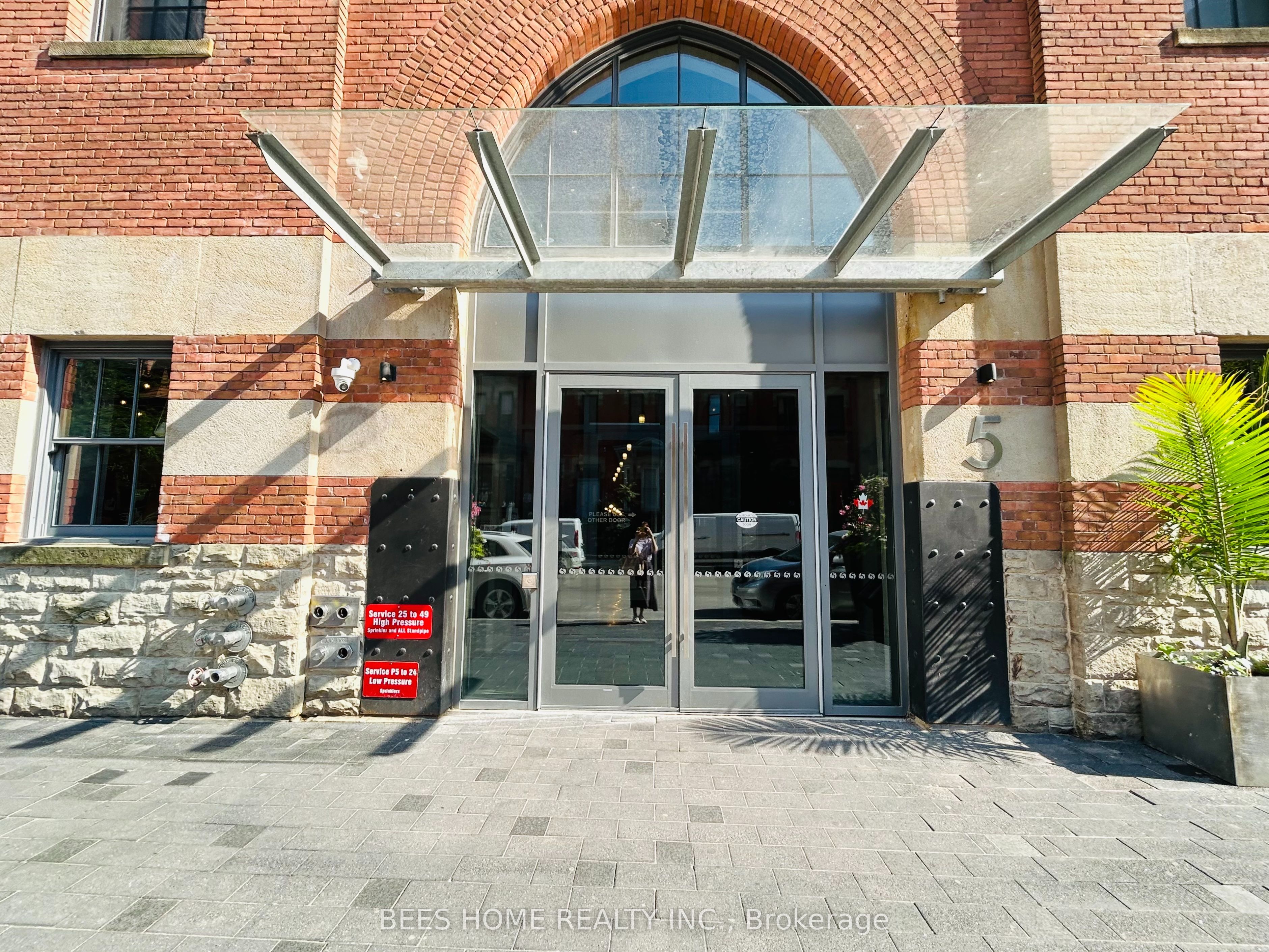 5 St Joseph Street 213, Toronto, ON M4Y 0B6 photo 3