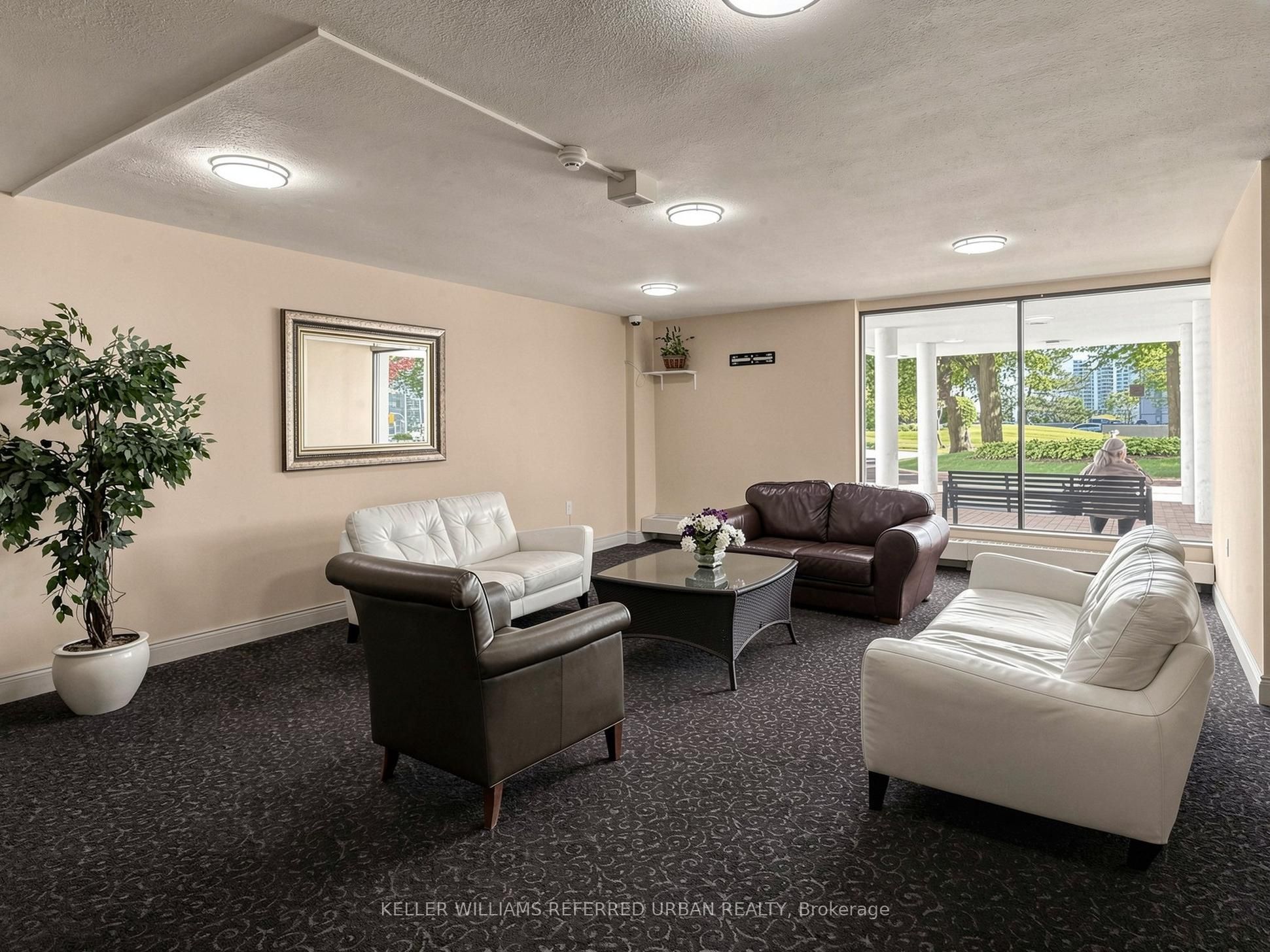 10 Parkway Forest Drive 1111, Toronto, ON M2J 1L3 photo 3