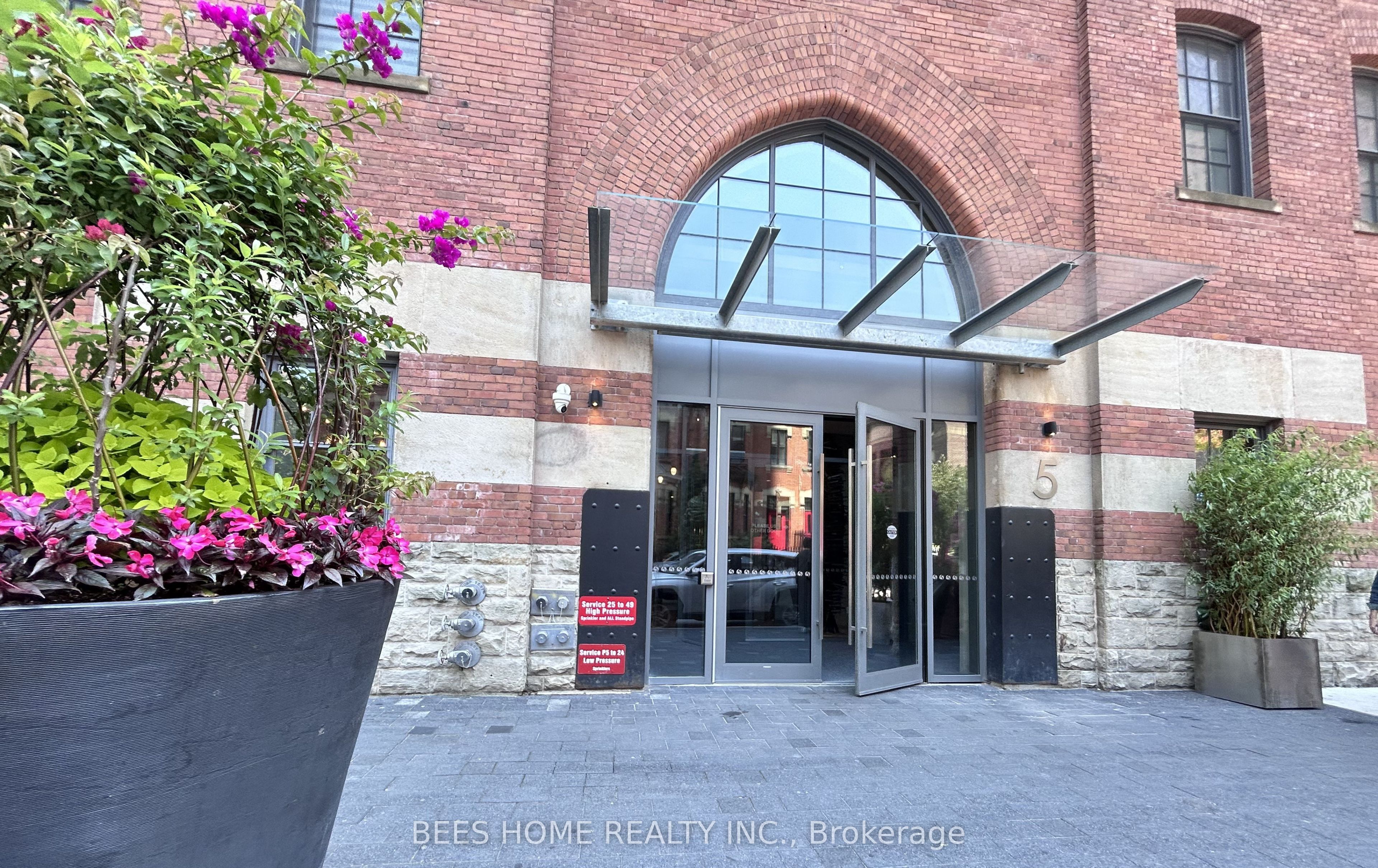 5 St Joseph Street 213, Toronto, ON M4Y 0B6