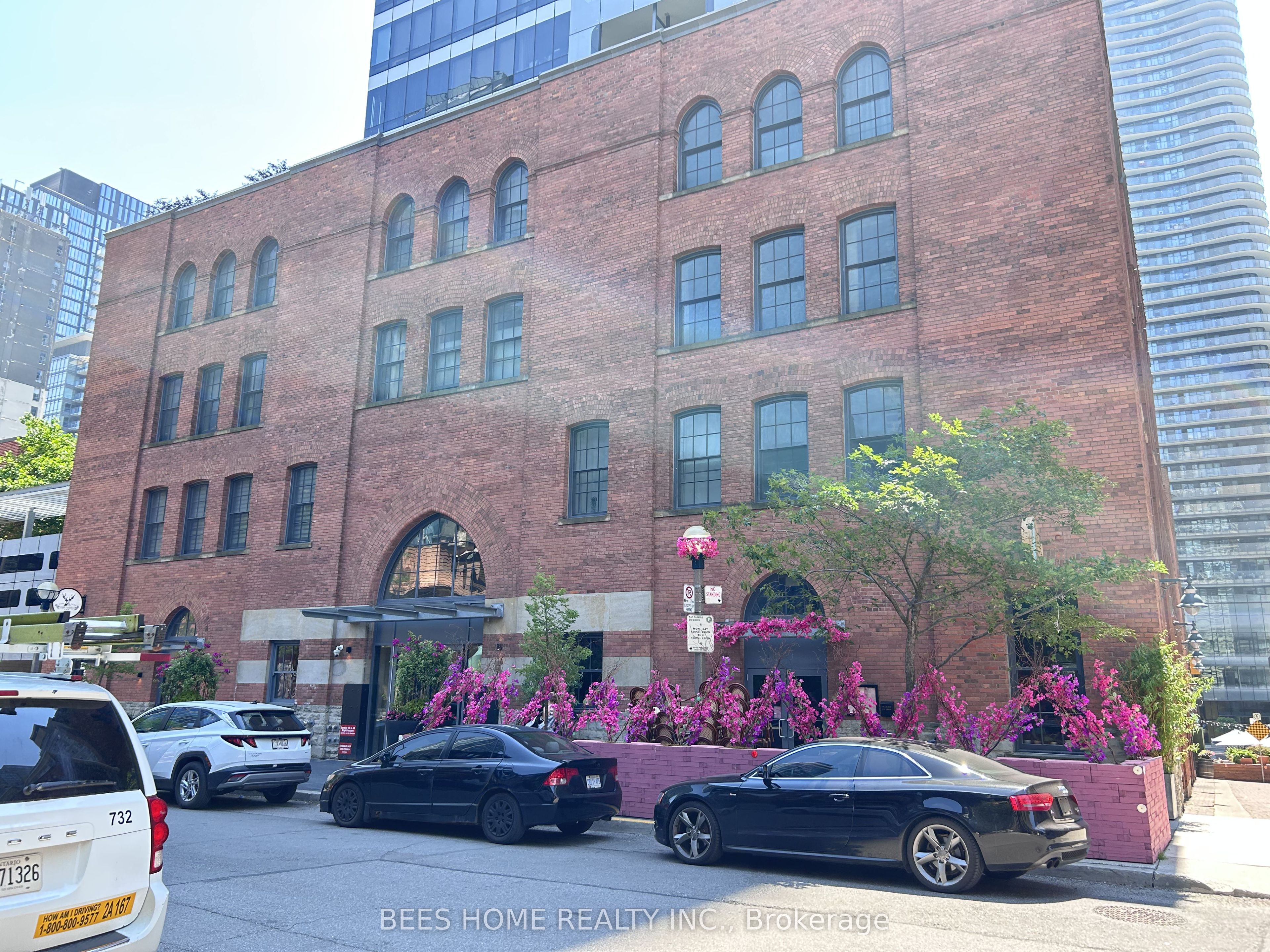 5 St Joseph Street 213, Toronto, ON M4Y 0B6 photo 4