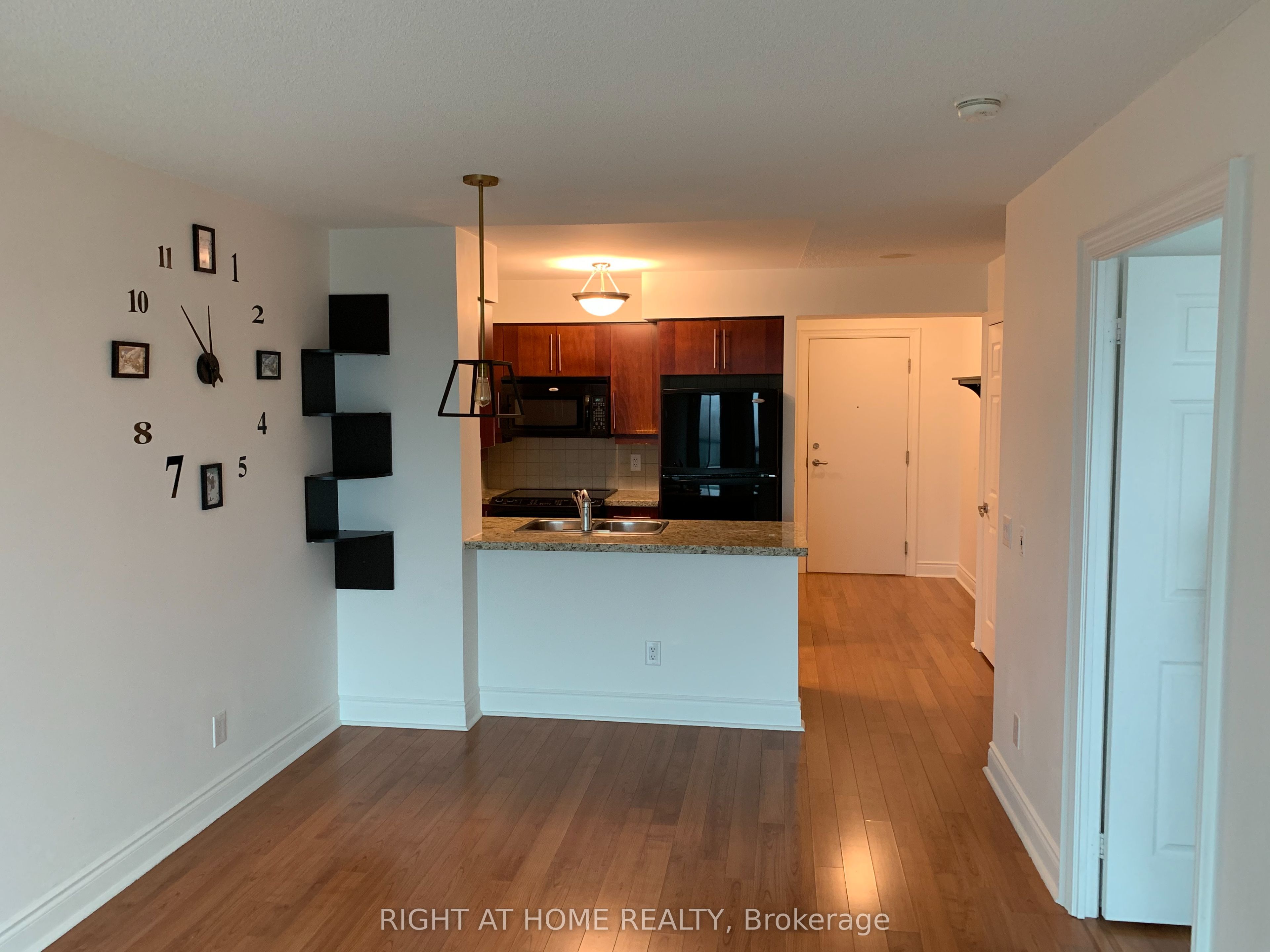 25 Greenview Avenue 815, Toronto, ON M2M 0A5 photo 2