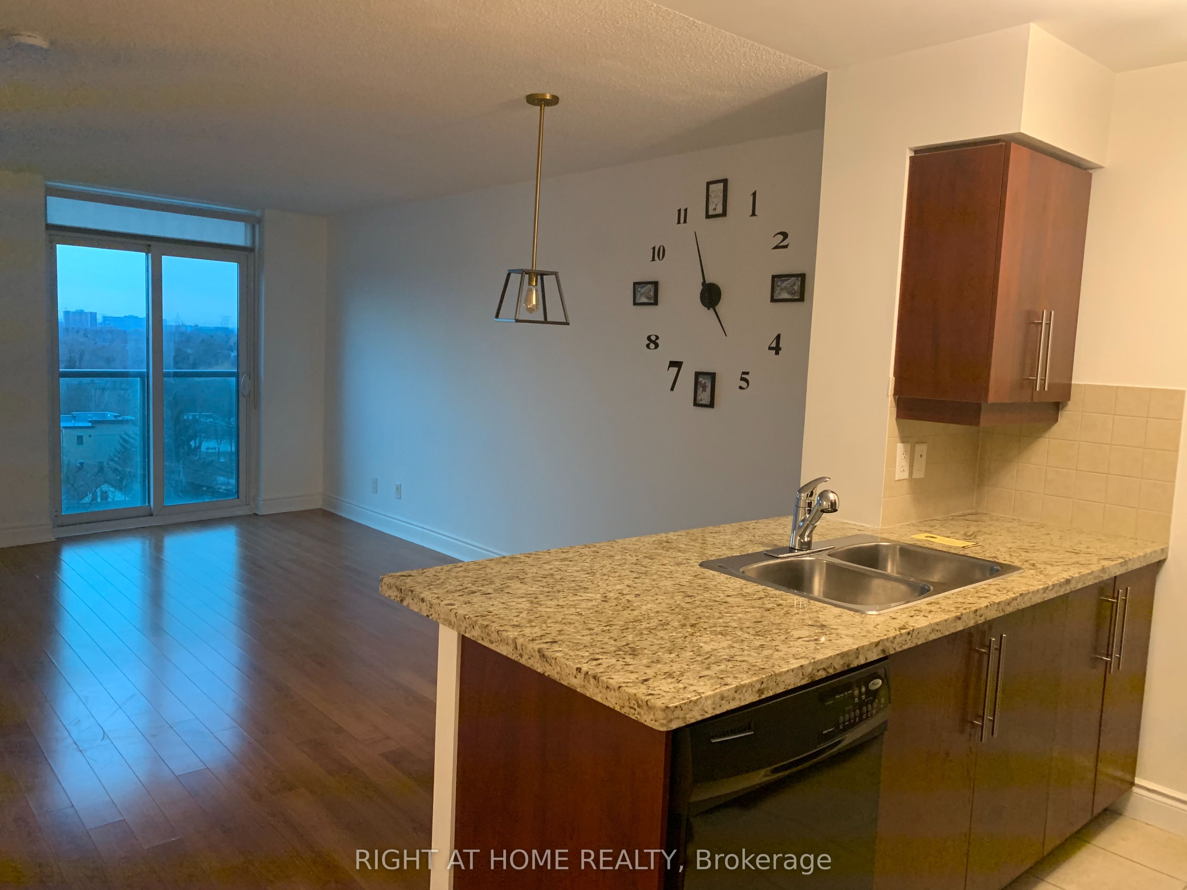 25 Greenview Avenue 815, Toronto, ON M2M 0A5 photo 4