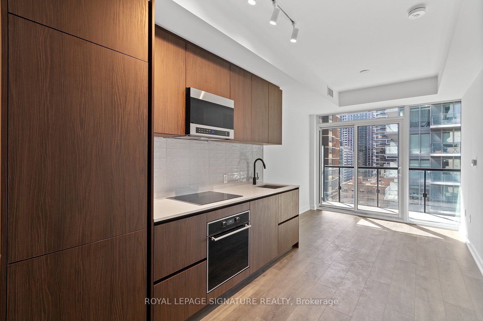 127 Broadway Avenue 1205, Toronto, ON M4P 1V4 photo 2