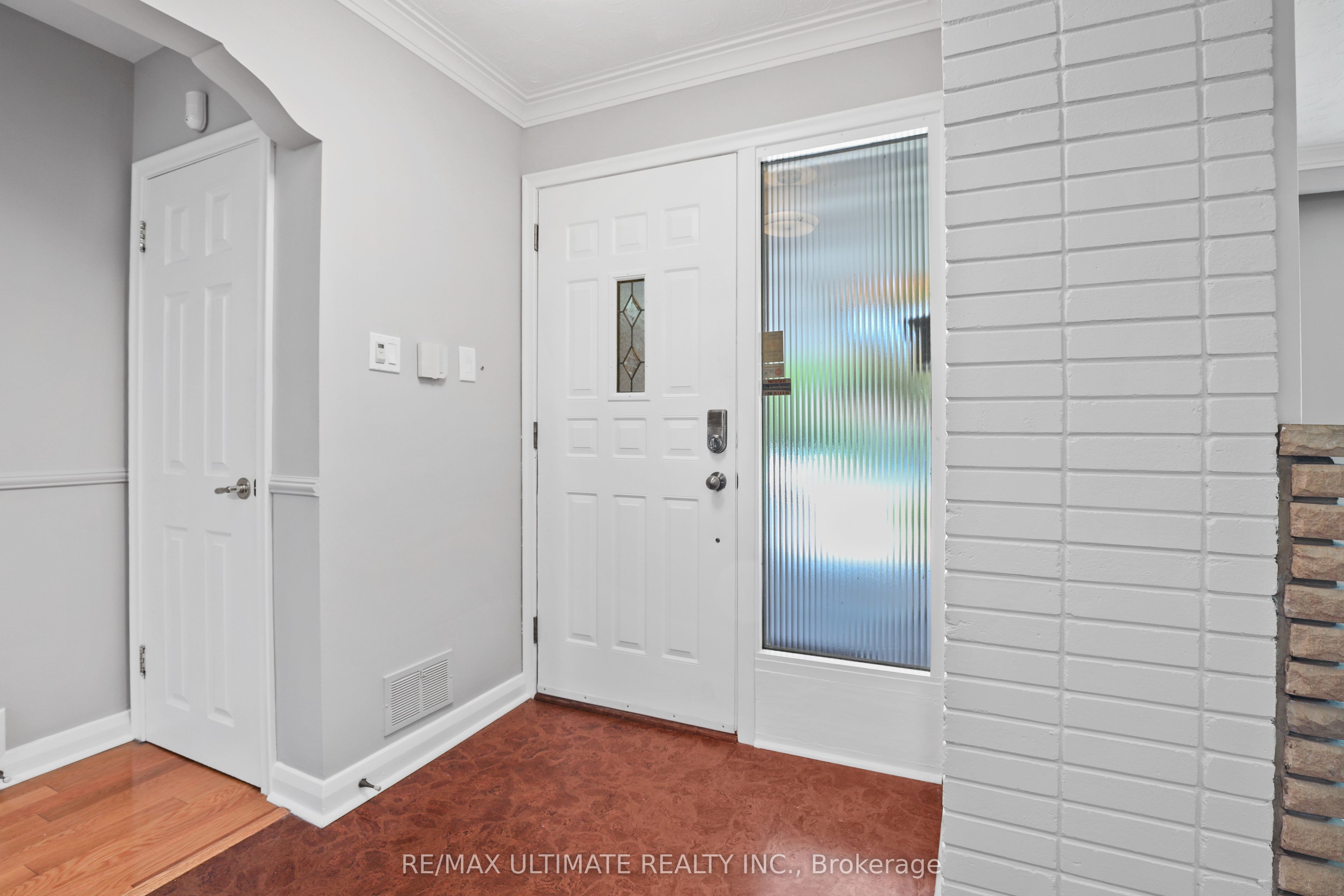 121 Elvaston Drive, Toronto, ON M4A 1N8 photo 3