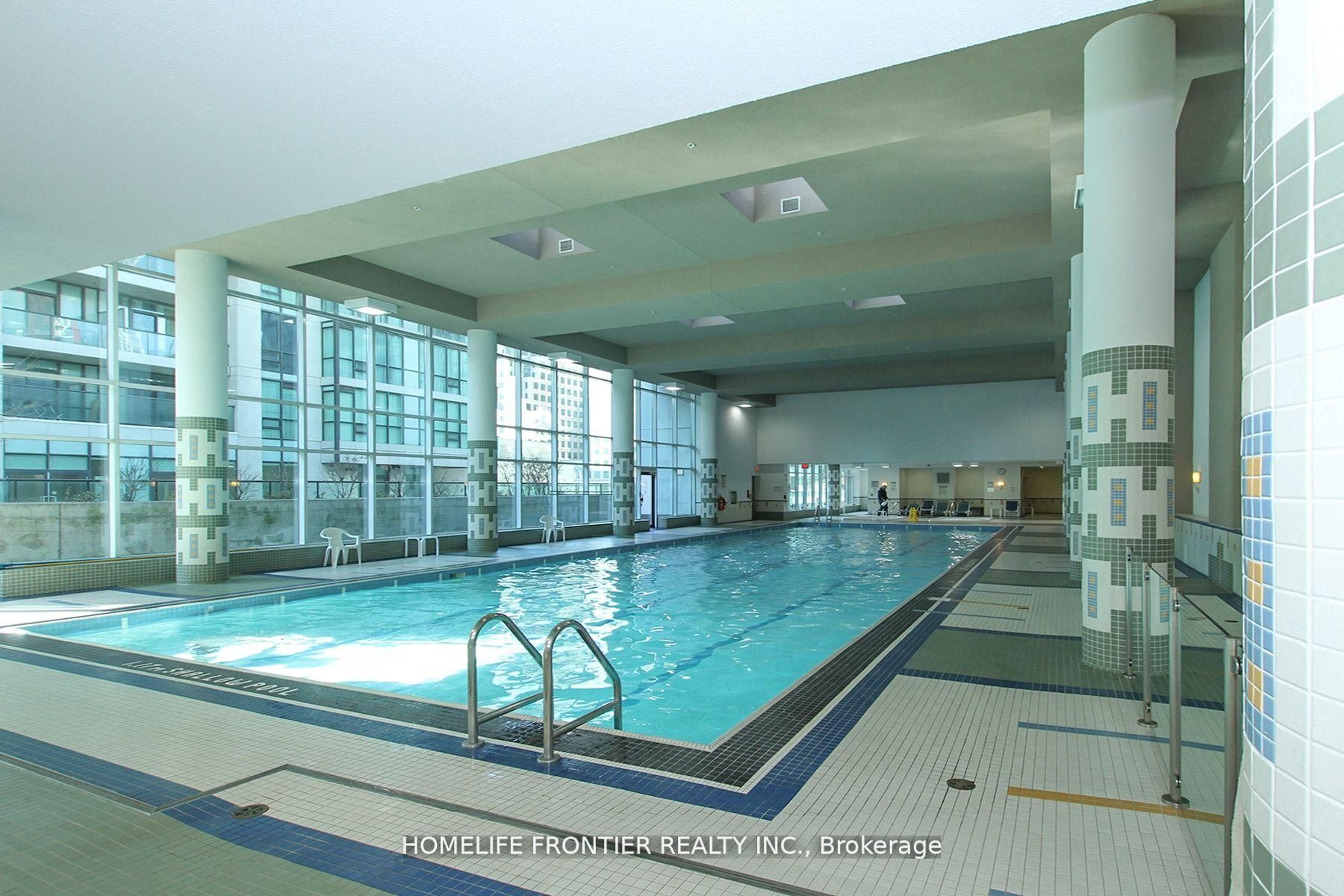 16 Yonge Street 2303, Toronto, ON M5E 2A1 photo 4