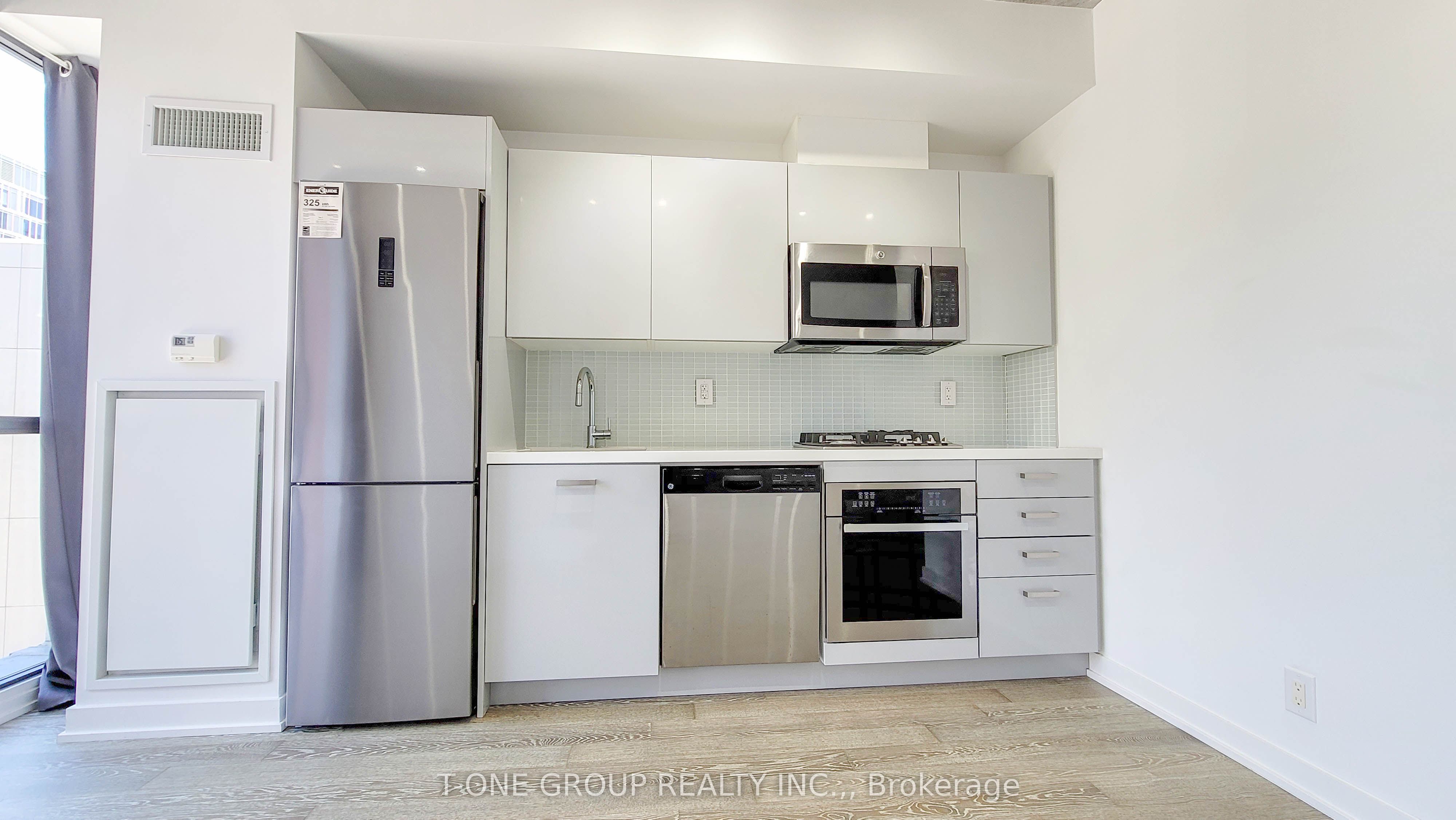 39 Brant Street 704, Toronto, ON M5V 0M8 photo 2