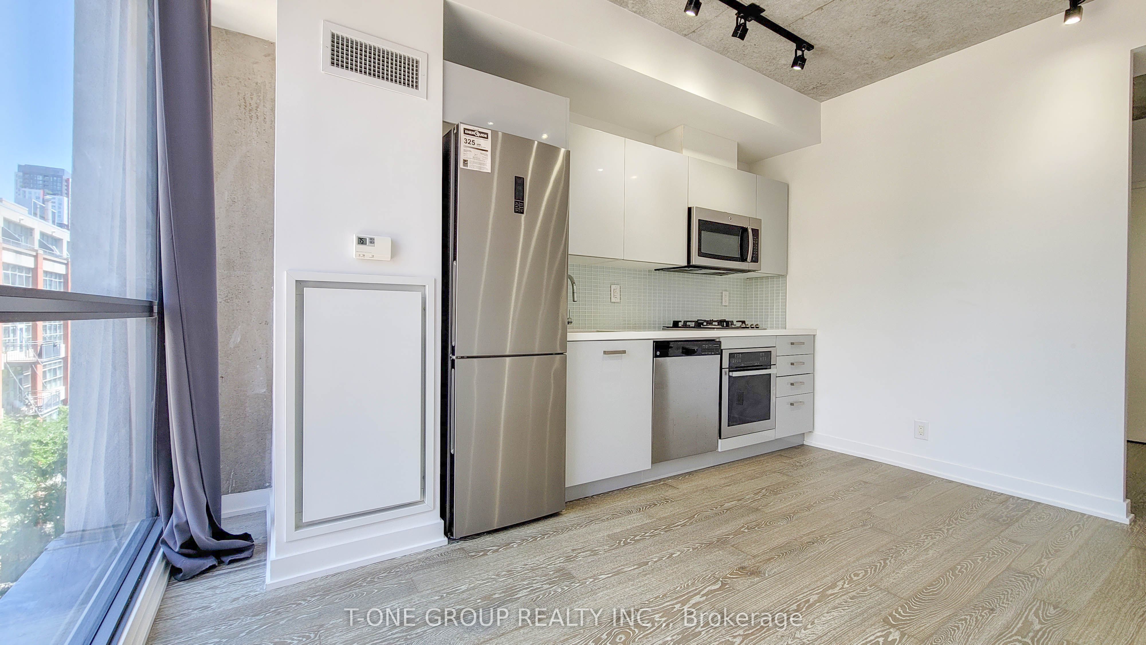 39 Brant Street 704, Toronto, ON M5V 0M8 photo 3