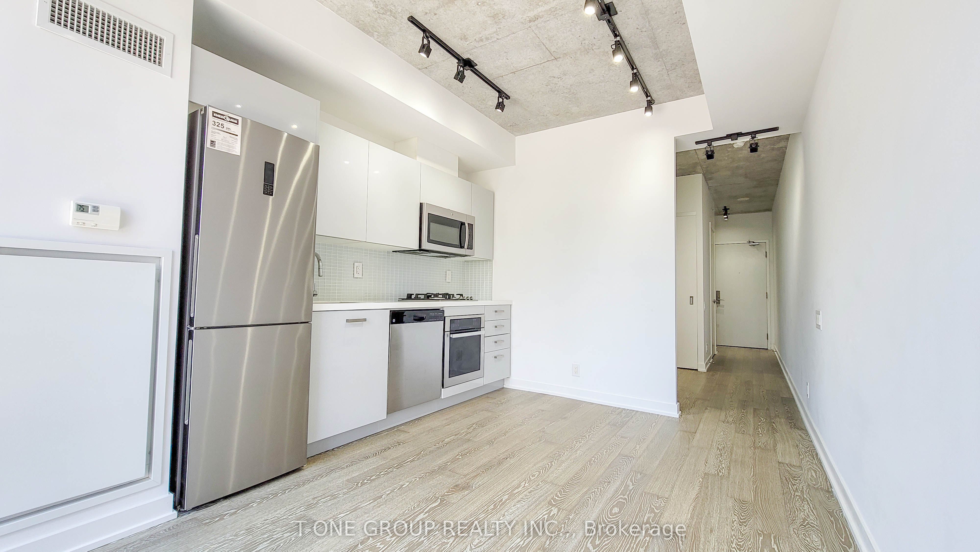 39 Brant Street 704, Toronto, ON M5V 0M8 photo 4