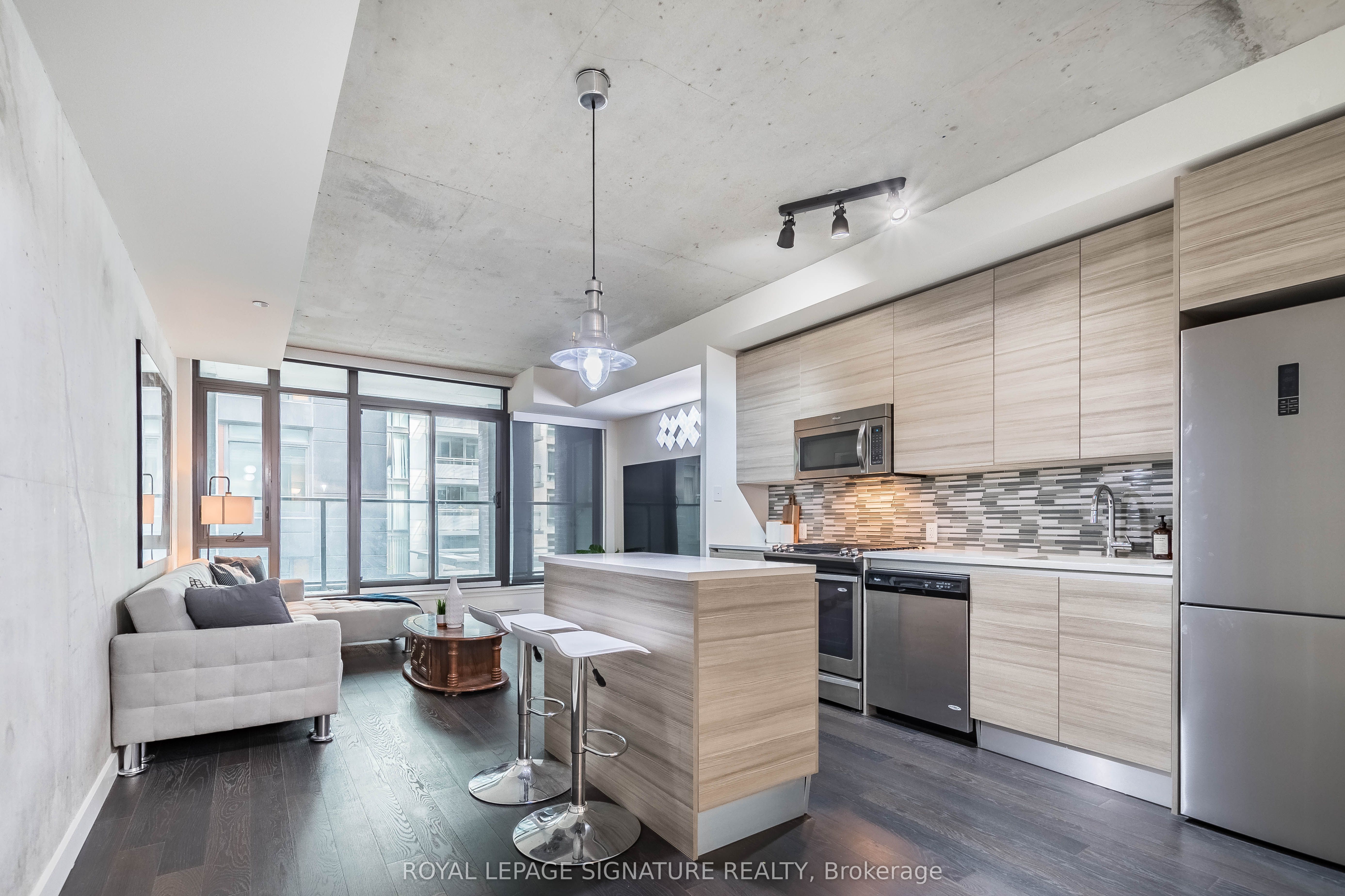 111 Bathurst Street 318, Toronto, ON M5V 0M9 photo 3