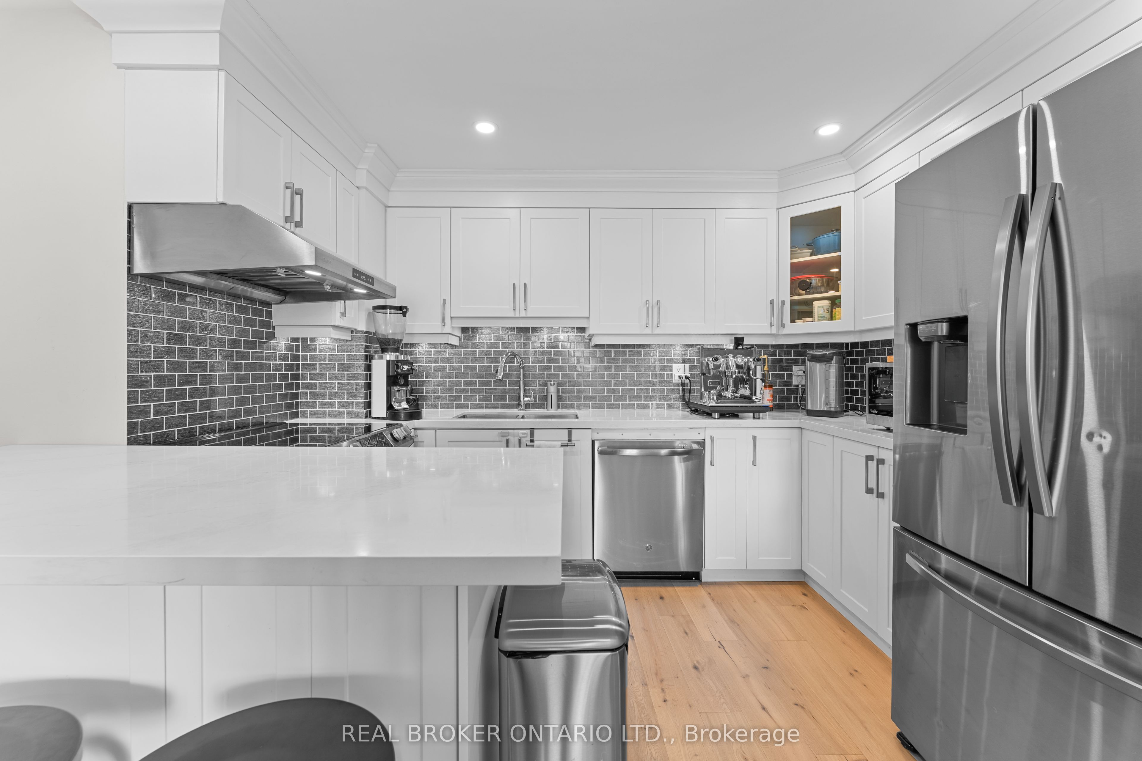 99 Cameron Street 502, Toronto, ON M5T 3A2 photo 4