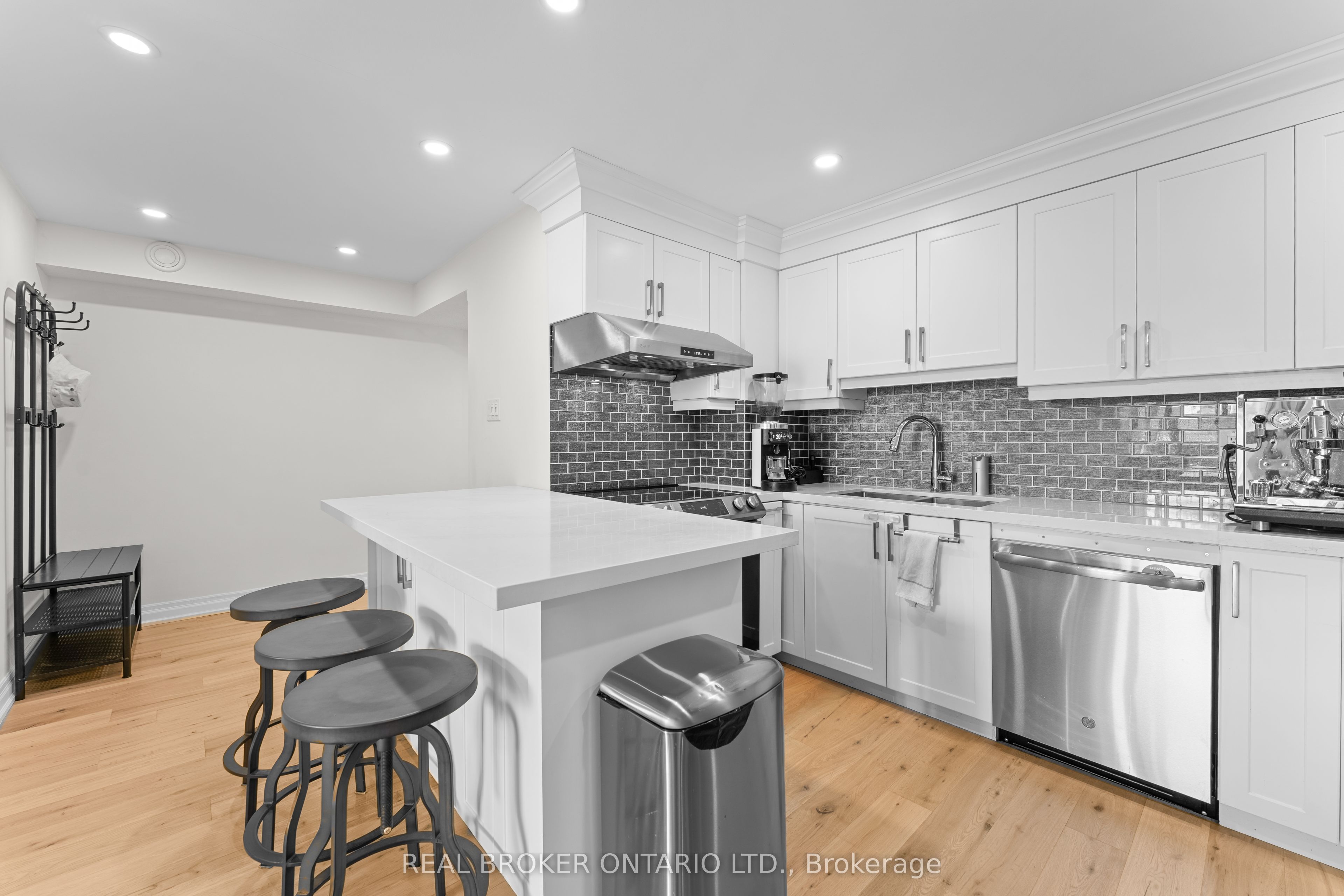99 Cameron Street 502, Toronto, ON M5T 3A2 photo 5