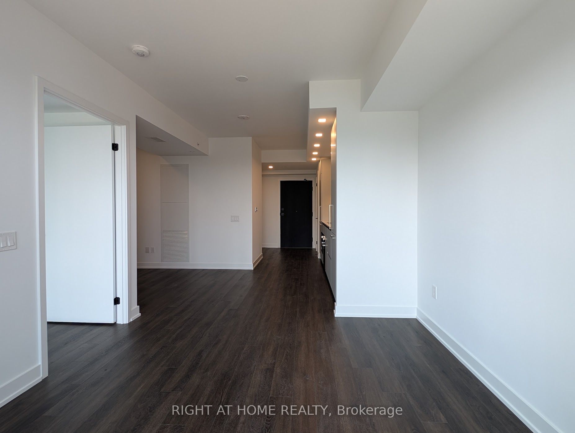 609 Sherbourne Street 3610, Toronto, ON L4X 0A4 photo 2