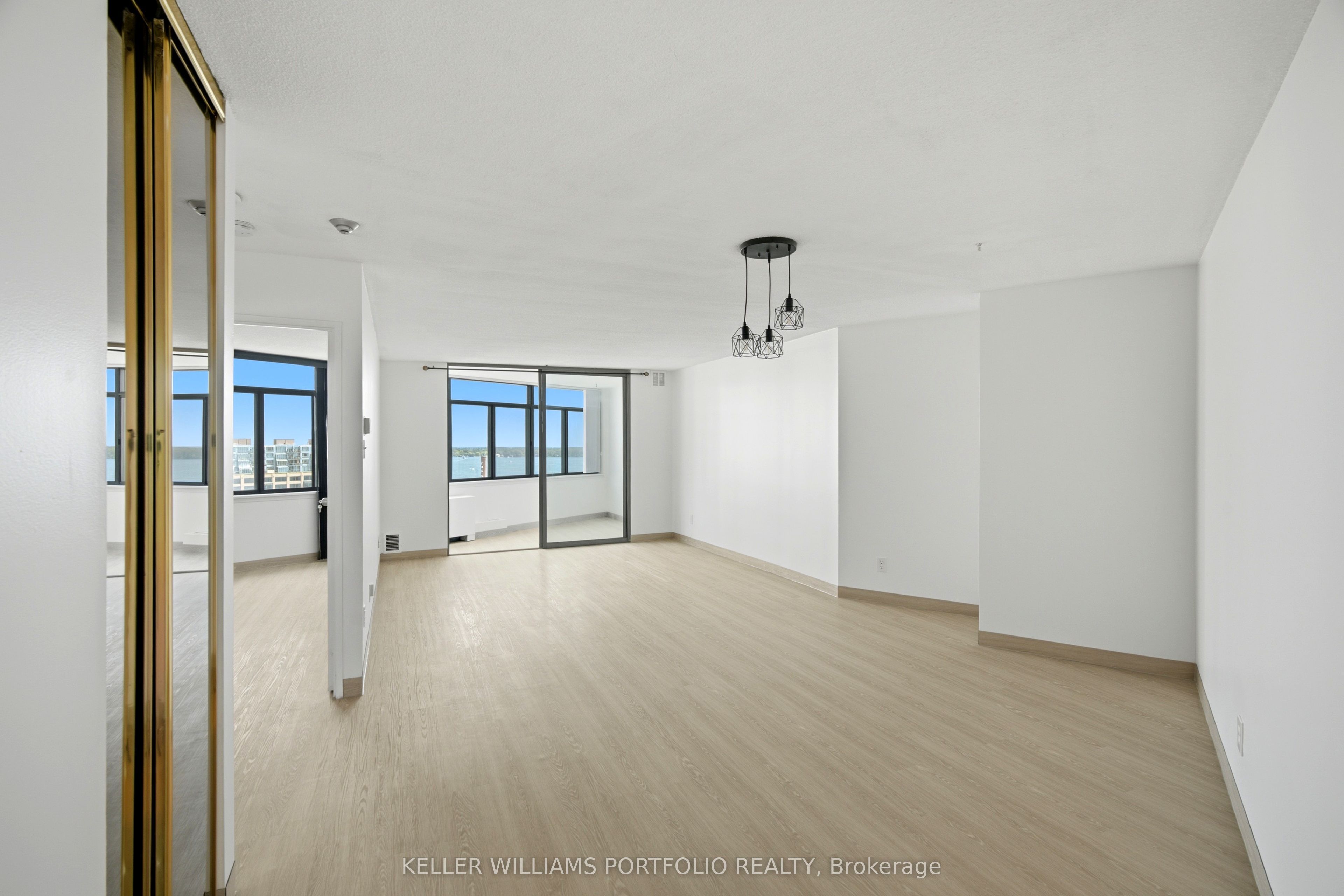 250 Queens Quay W 1608, Toronto, ON M5J 2N2