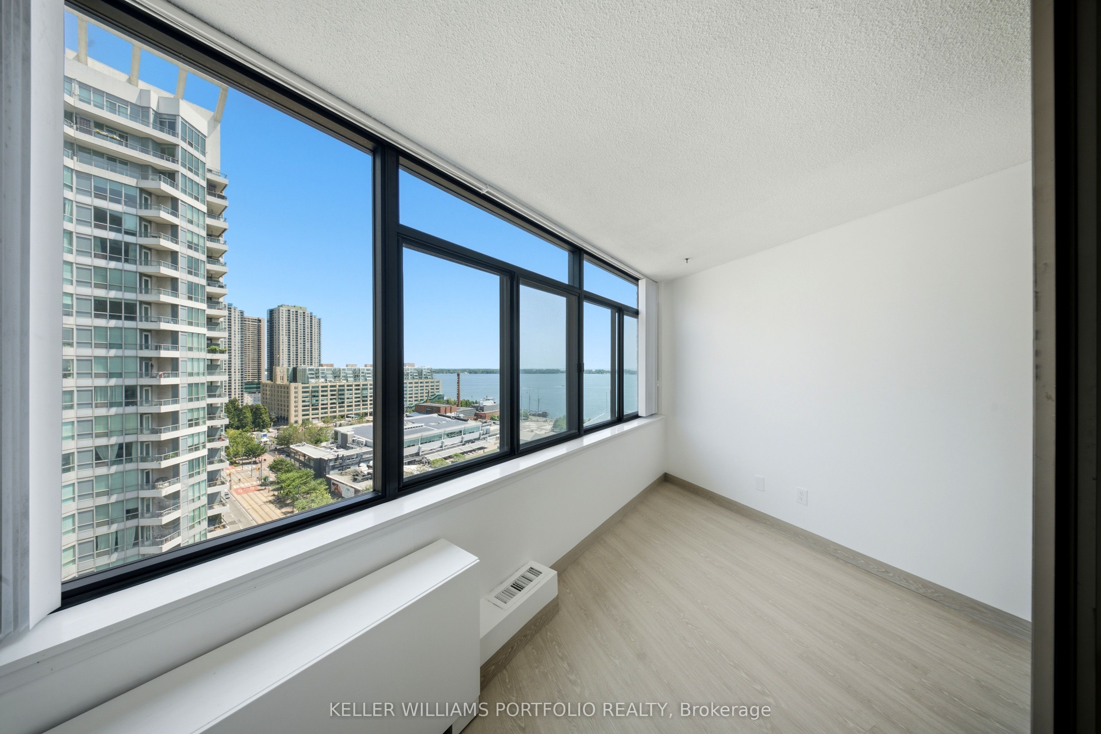 250 Queens Quay W 1608, Toronto, ON M5J 2N2 photo 3