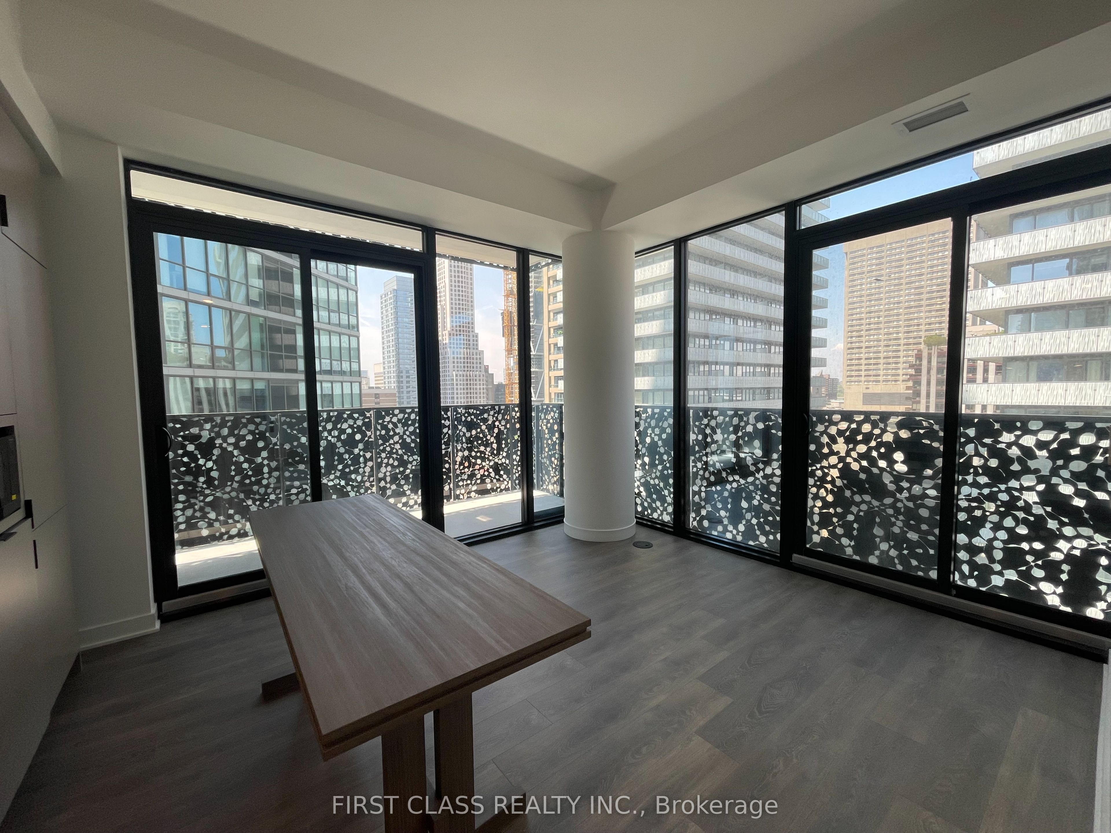 55 Charles Street E 1810, Toronto, ON M4Y 0J1 photo 4