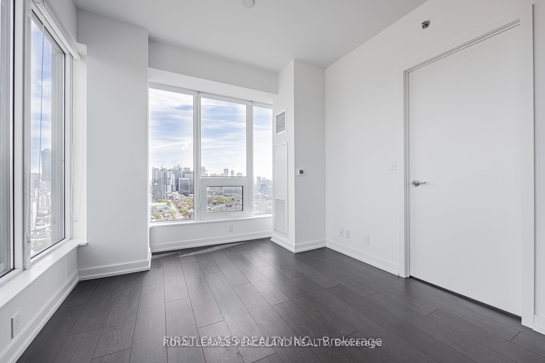 203 College Street 1608, Toronto, ON M5T 1P9 photo 2