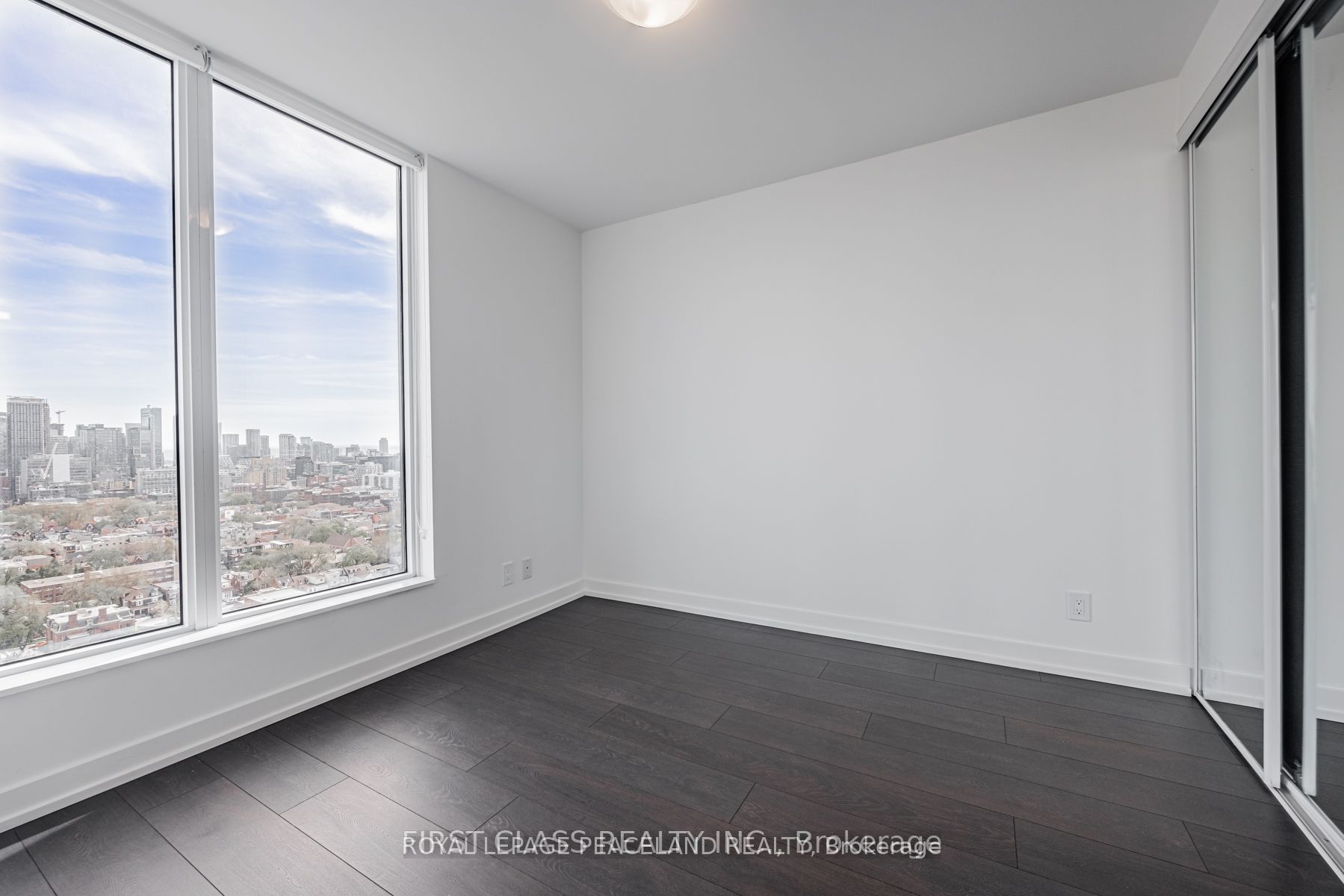 203 College Street 1608, Toronto, ON M5T 1P9 photo 3