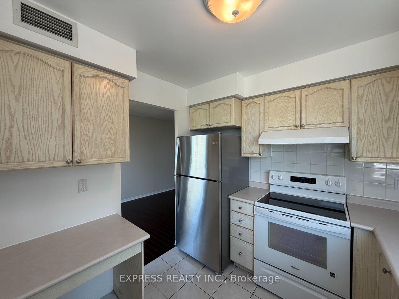942 Yonge Street 212, Toronto, ON M4W 3S8 photo 3