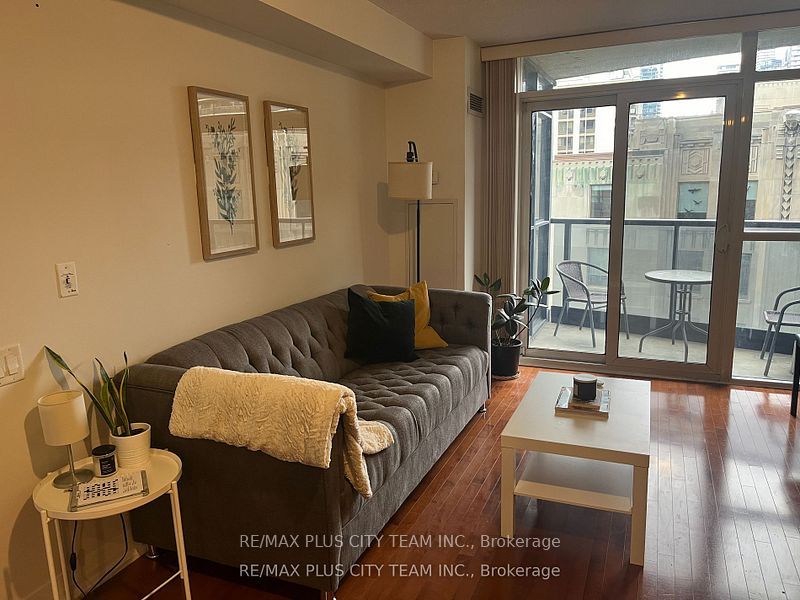 21 Carlton Street 1302, Toronto, ON M5B 1L3 photo 2