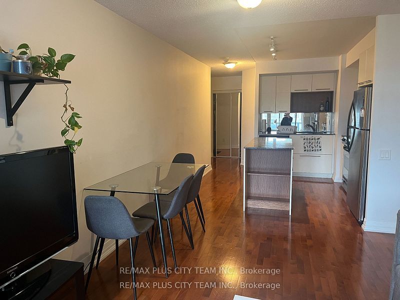 21 Carlton Street 1302, Toronto, ON M5B 1L3 photo 3
