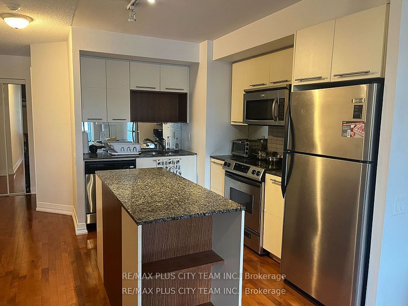 21 Carlton Street 1302, Toronto, ON M5B 1L3 photo 4