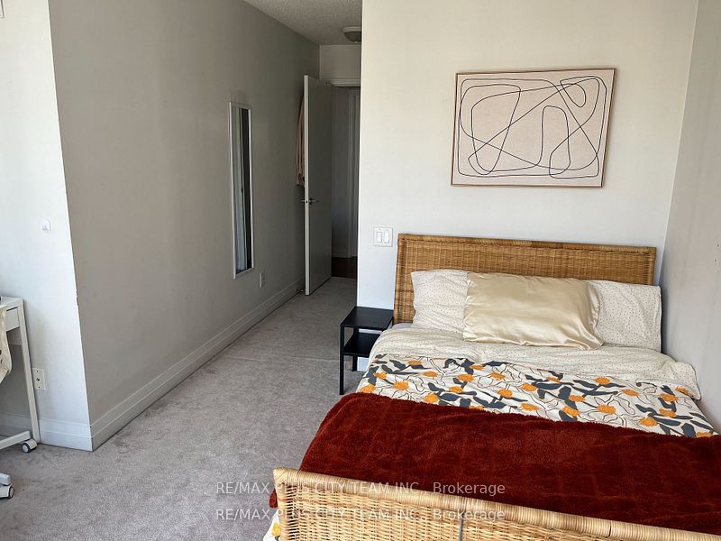 21 Carlton Street 1302, Toronto, ON M5B 1L3 photo 5
