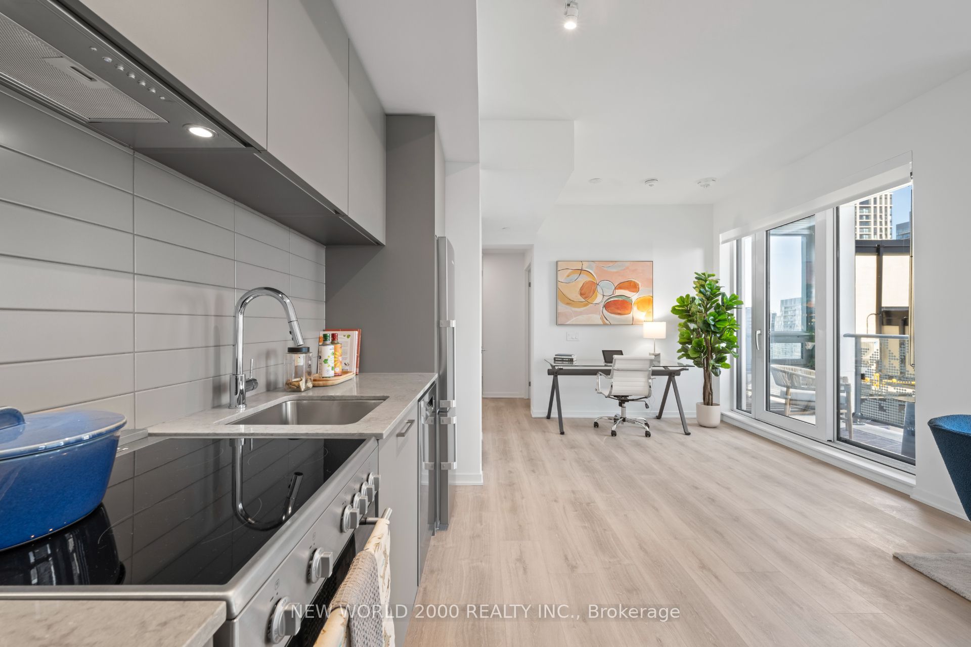 101 Roehampton Avenue 411, Toronto, ON M4P 2W2