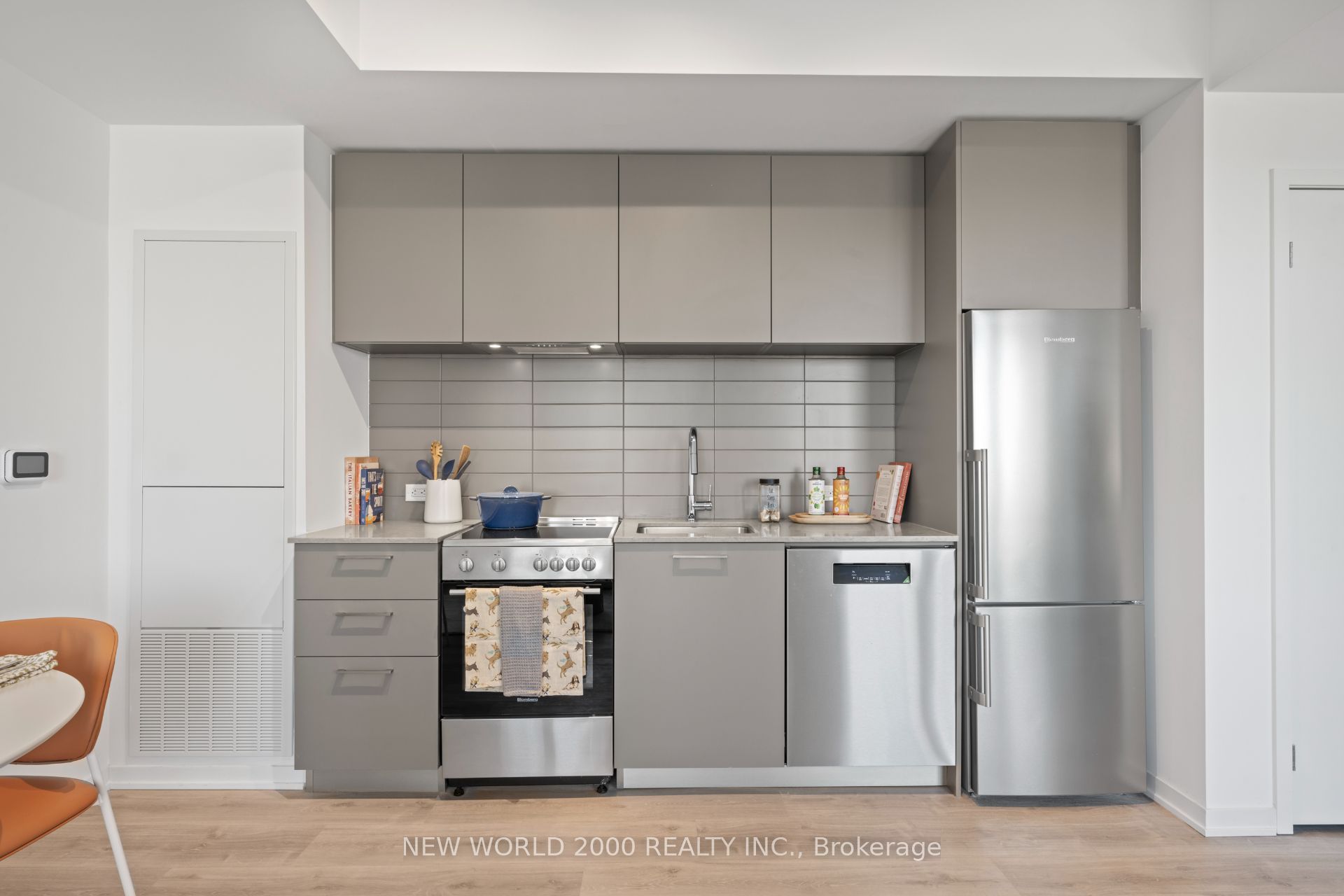 101 Roehampton Avenue 411, Toronto, ON M4P 2W2 photo 5