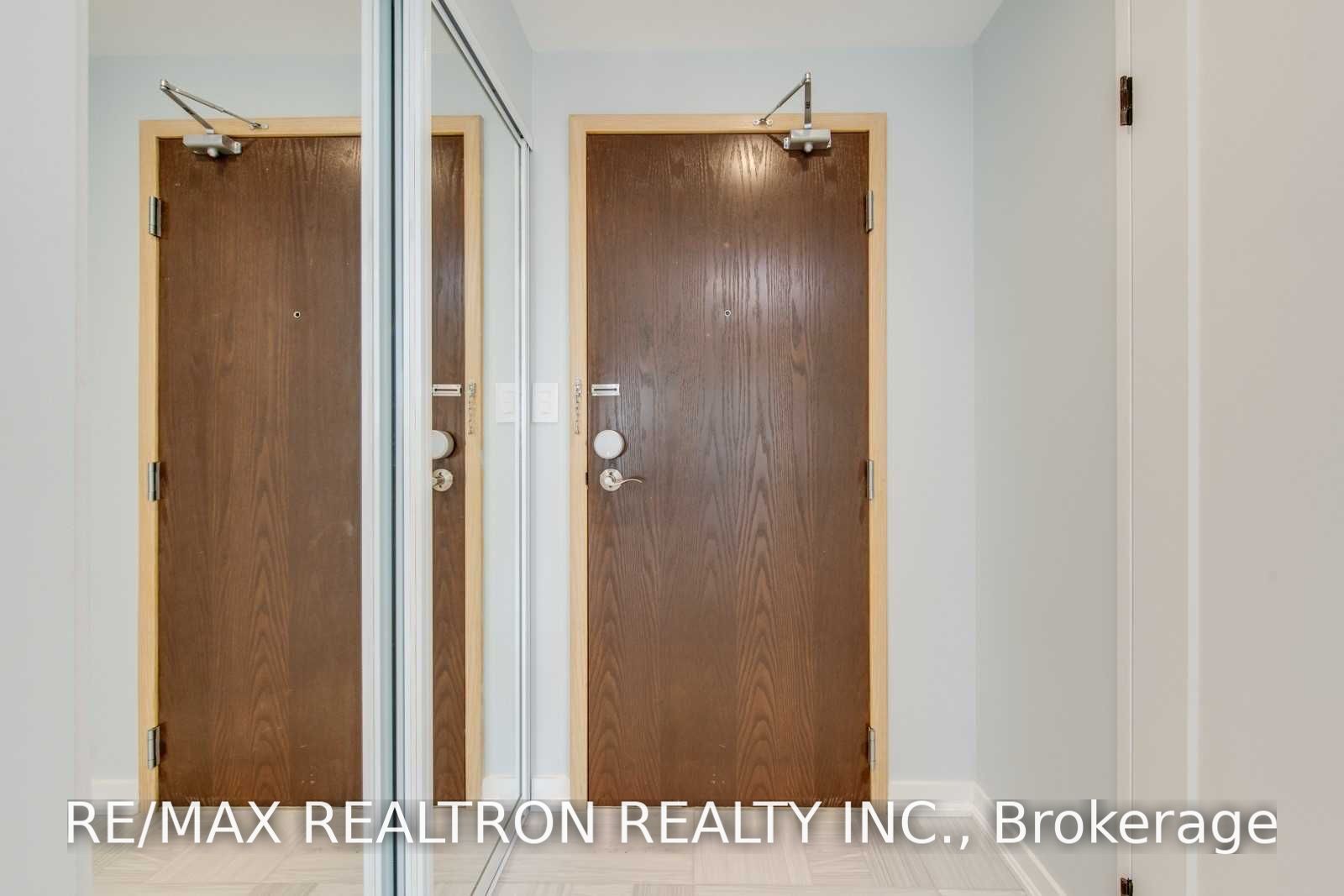 30 Greenfield Avenue 905, Toronto, ON M2N 6N3 photo 2