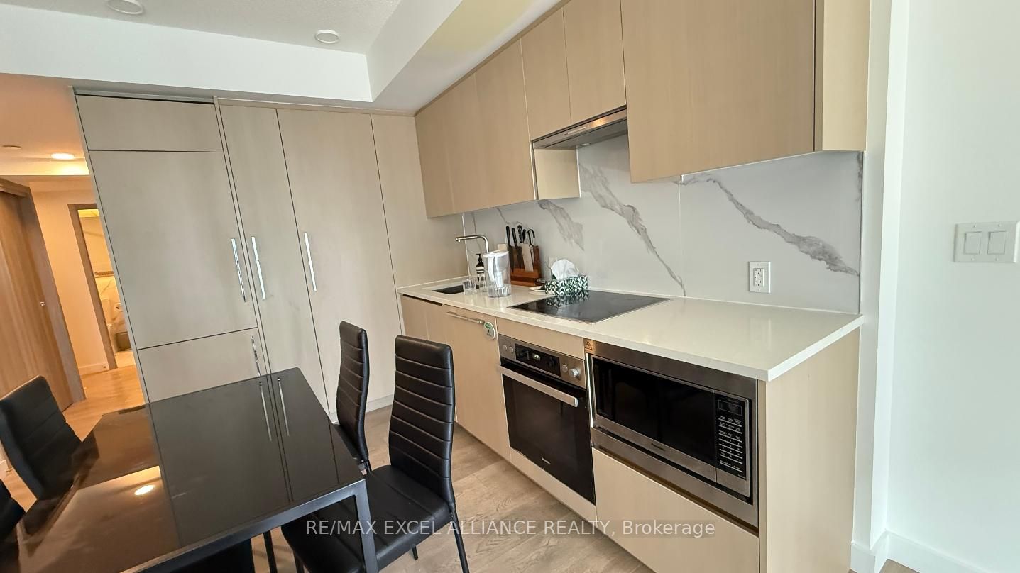 38 Widmer Street 3506, Toronto, ON M5V 0P7 photo 3