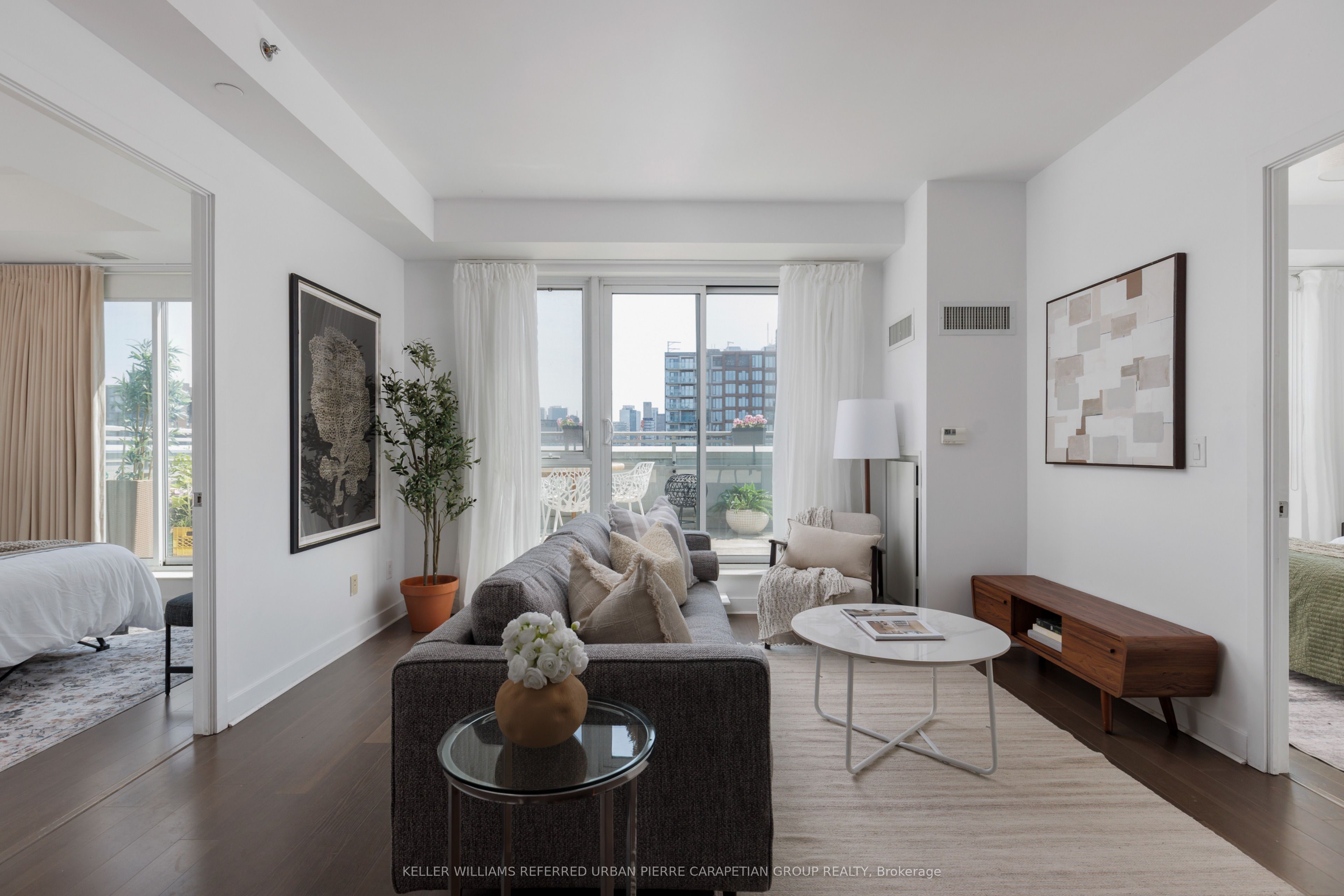 156 Portland Street 610, Toronto, ON M5V 0G1 photo 3