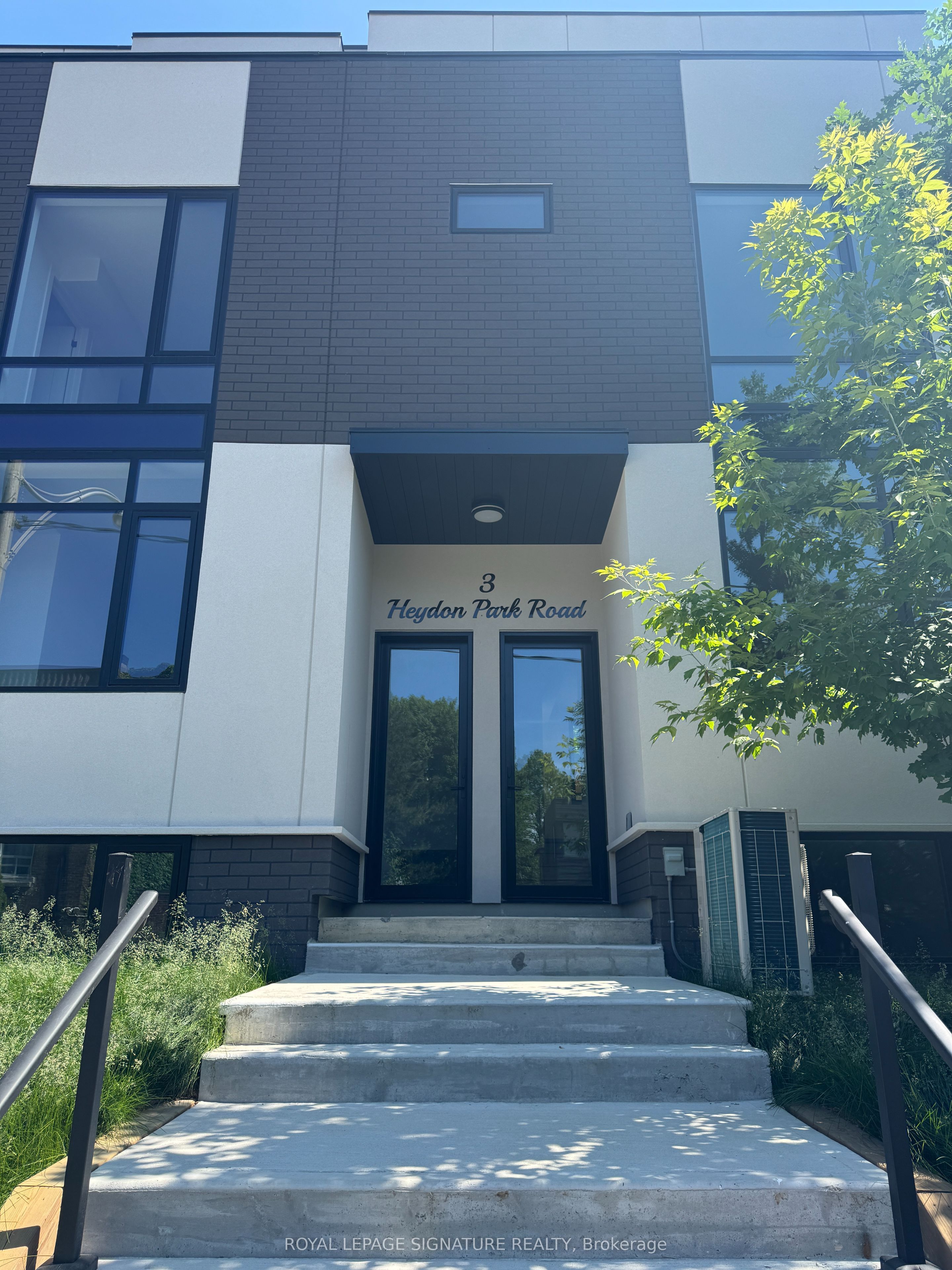 3 Heydon Park Road Main/Upper, Toronto, ON M6J 2C7 photo 2