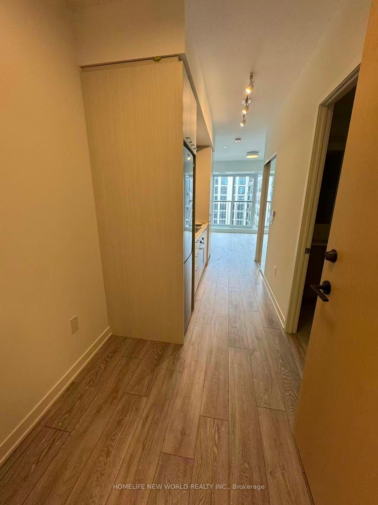10 Oak Street 502, Toronto, ON M5A 0Z1 photo 2