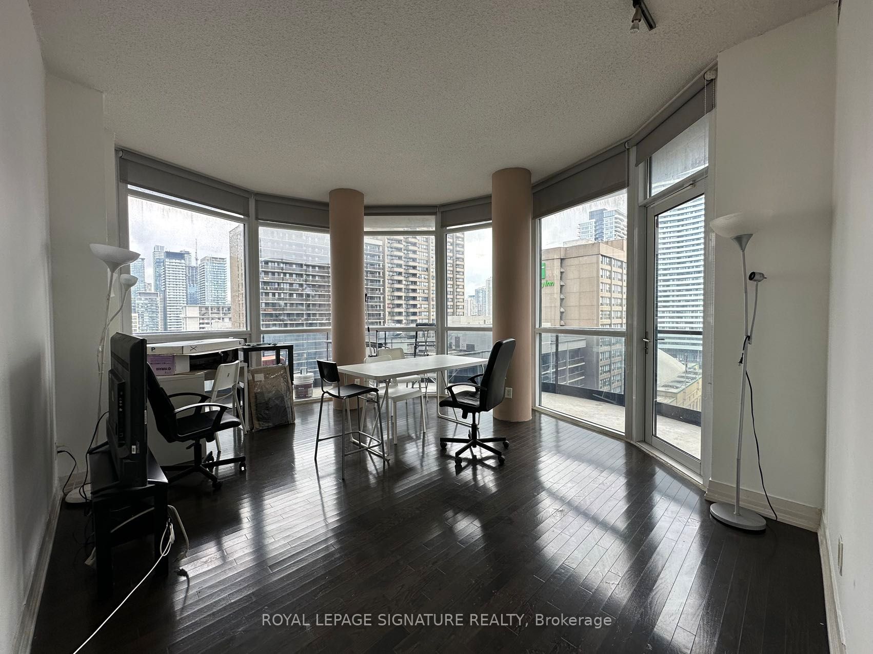 21 Carlton Street 1905, Toronto, ON M5B 1L3 photo 5