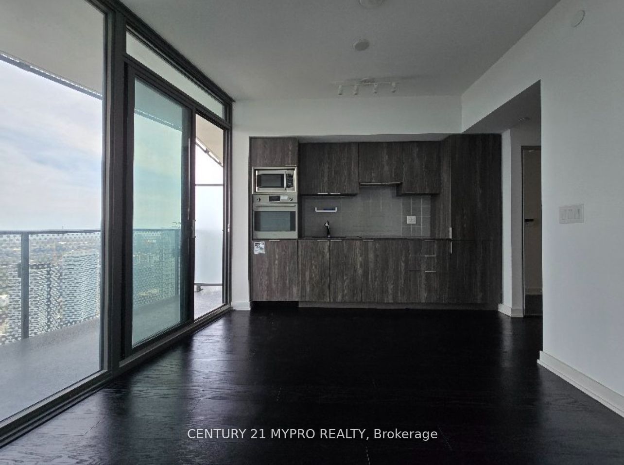 11 Wellesley Street 5512, Toronto, ON M4Y 0G4 photo 3