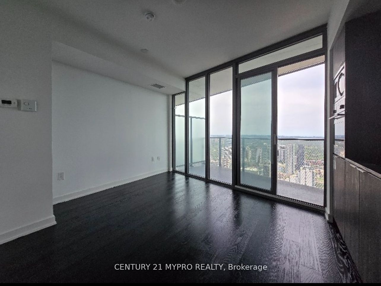 11 Wellesley Street 5512, Toronto, ON M4Y 0G4 photo 4