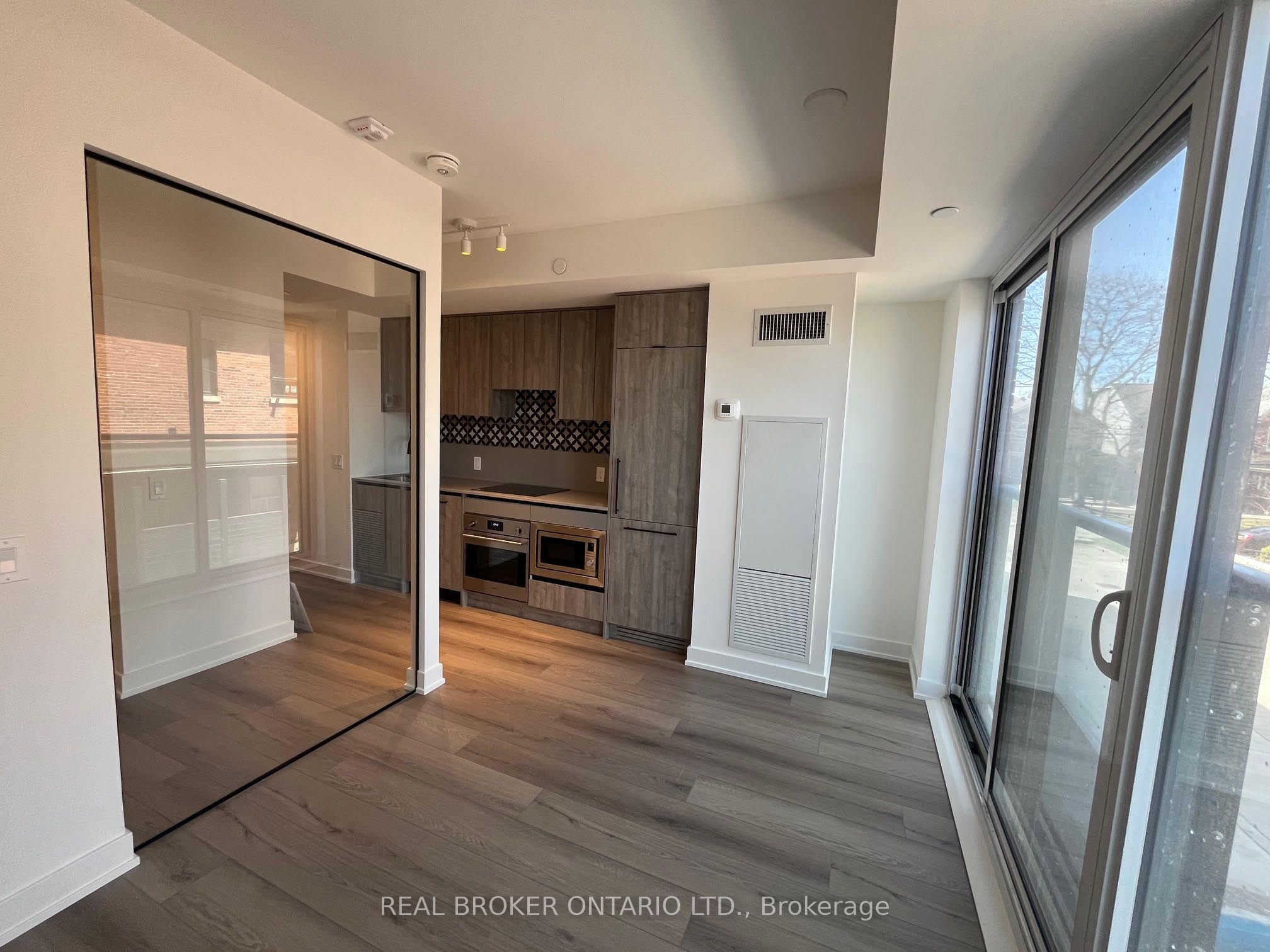 5 Lakeview Avenue 218, Toronto, ON M6J 3B2 photo 3