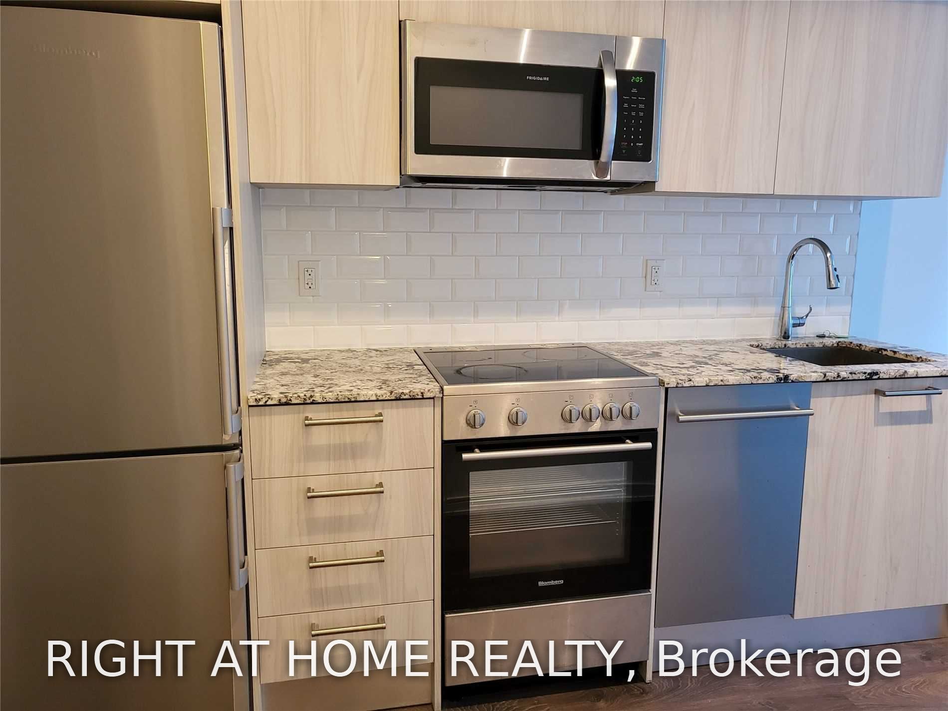 28 Wellesley Street E 207, Toronto, ON M4Y 0C4 photo 2