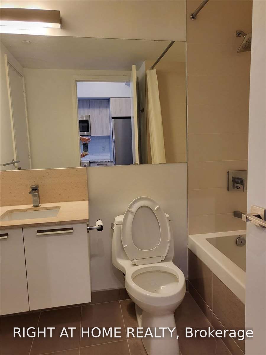28 Wellesley Street E 207, Toronto, ON M4Y 0C4 photo 4