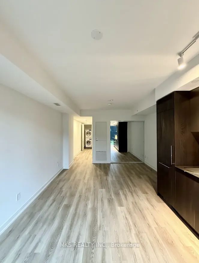 771 Yonge Street 1111, Toronto, ON M4W 2G4 photo 2