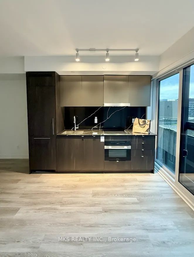 771 Yonge Street 1111, Toronto, ON M4W 2G4 photo 3