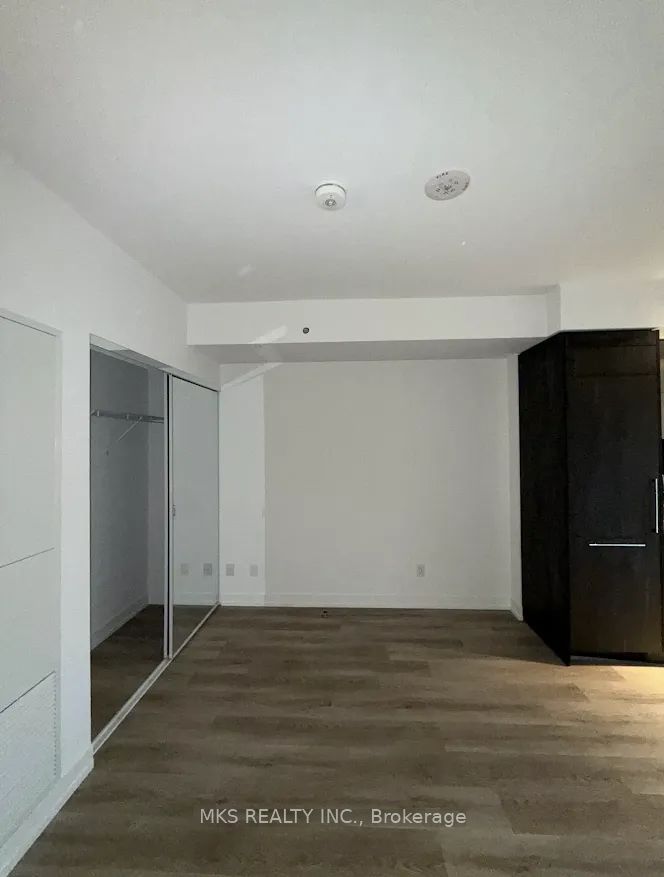 771 Yonge Street 1111, Toronto, ON M4W 2G4 photo 4