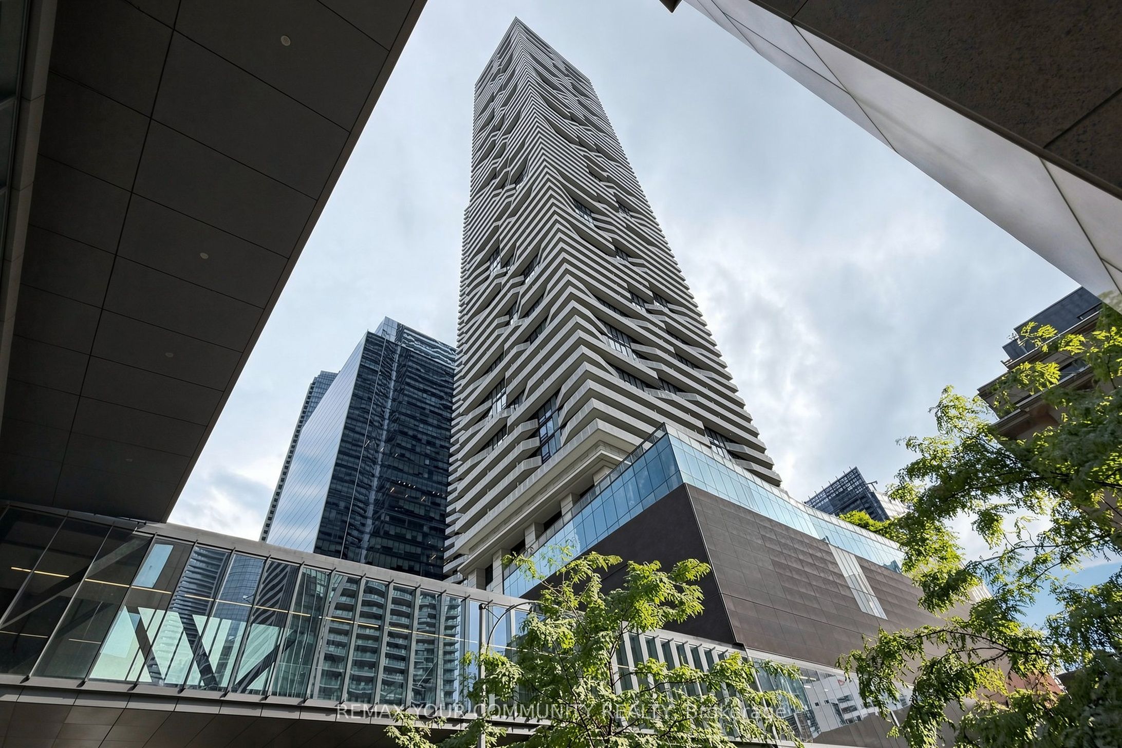88 Harbour Street 3702, Toronto, ON M5J 1B7 photo 3