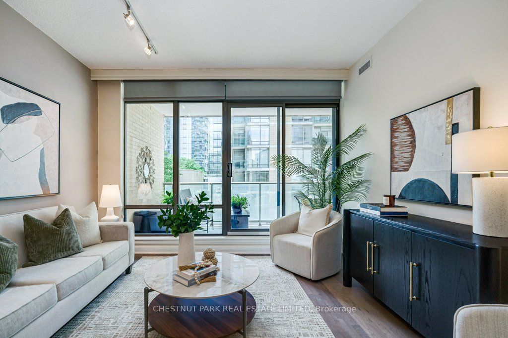 18 Yorkville Avenue 210, Toronto, ON M4W 3Y8